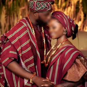 Pagne Tissé Africain "Éclat Sanguin & Feuille" - Tissu Béninois Bordeaux, Vert & Blanc pour Célébrations Royales